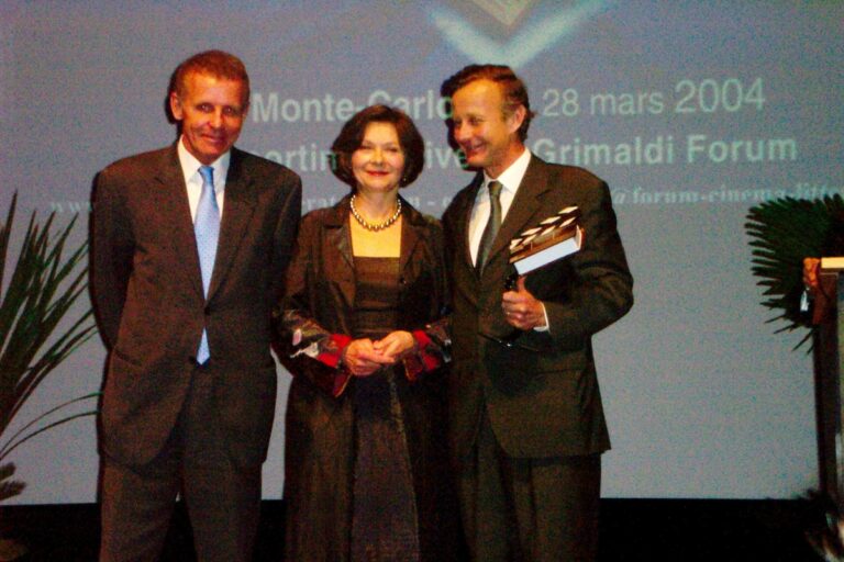 Remise des Trophées au III Forum du cinéma & Littérature de Monaco 2004.