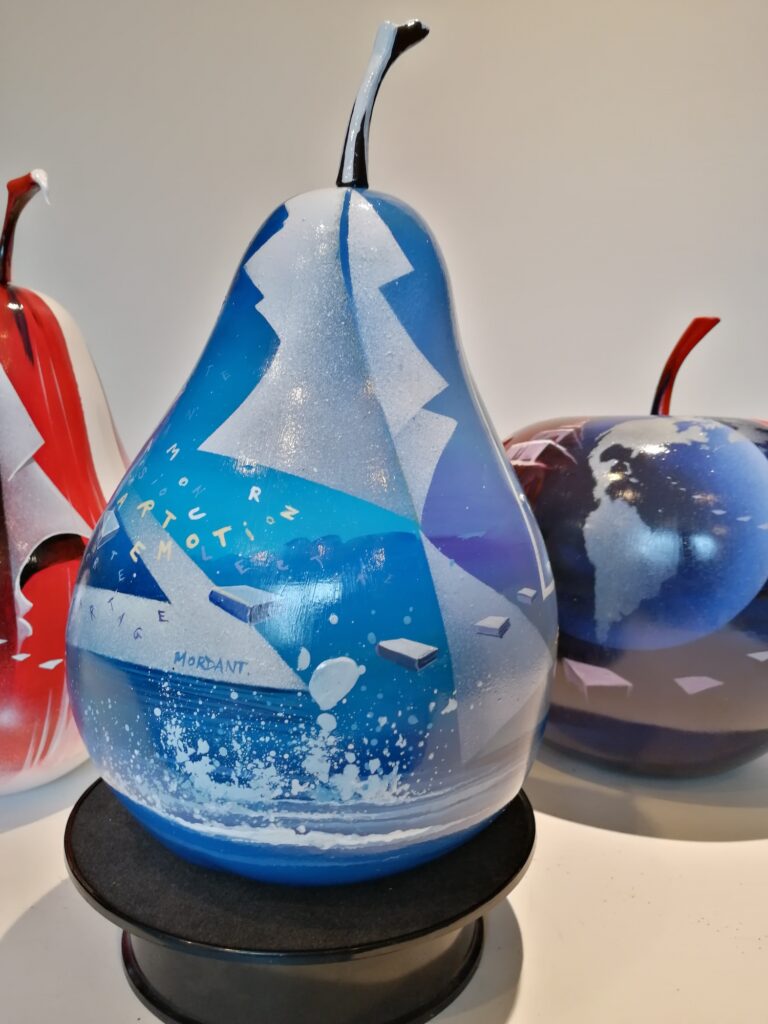 Poire Fruit des Mots — 1 — Acrylic on resin — 2021 — 23 x 40 cm — by Thierry Mordant