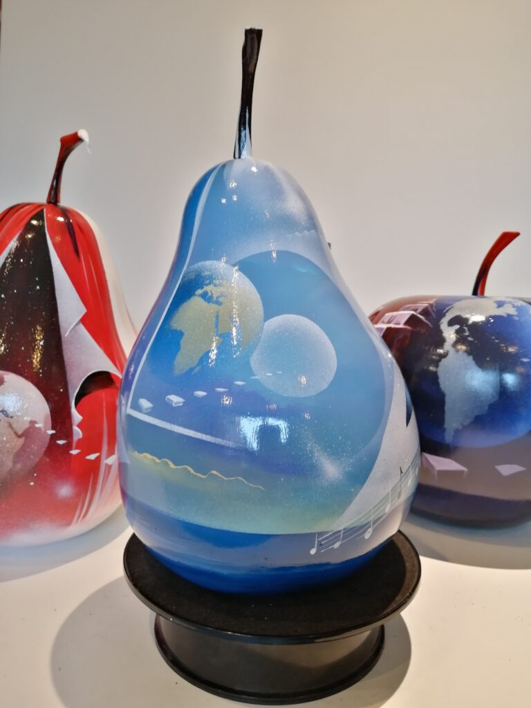 Poire Fruit des Mots — 3 — Acrylic on resin — 2021 — 23 x 40 cm — by Thierry Mordant