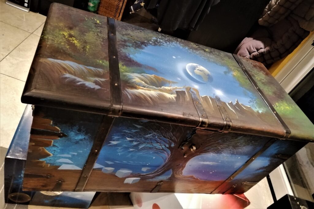 Coffre du Monde — Acrylic on wood — 2020