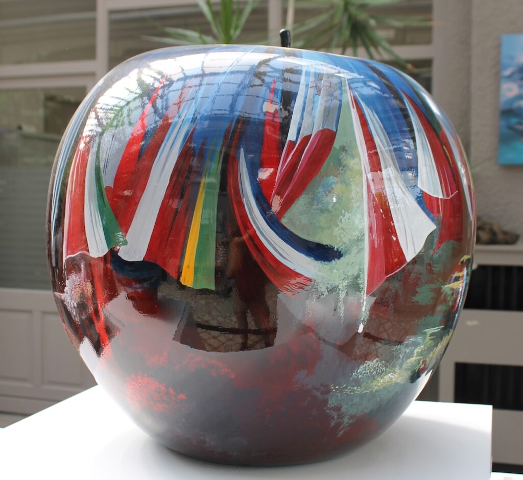 Pomme Géante Brexit — Acrylic on resin — 2019 — 50 x 55 cm — By Thierry Mordant